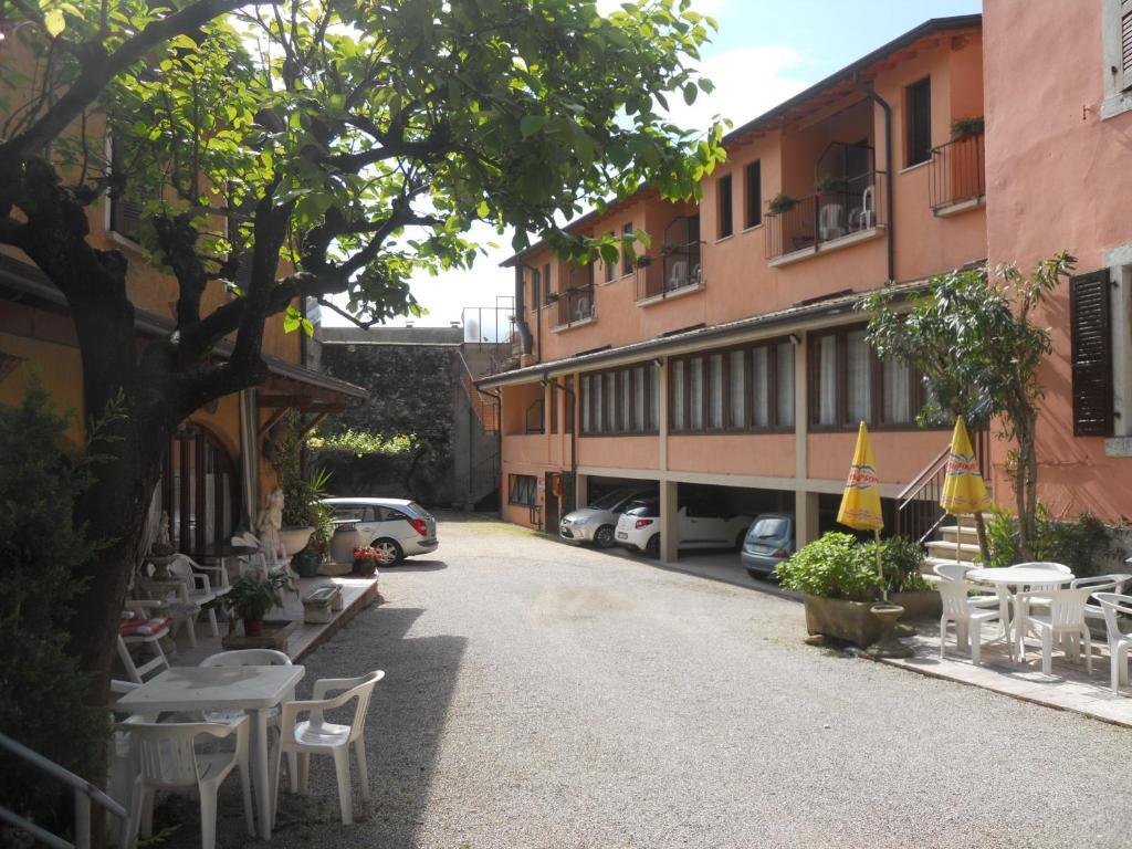 Albergo Giardino Toscolano Maderno Exterior foto