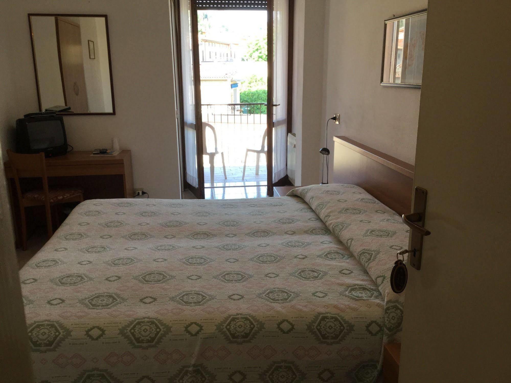 Albergo Giardino Toscolano Maderno Exterior foto
